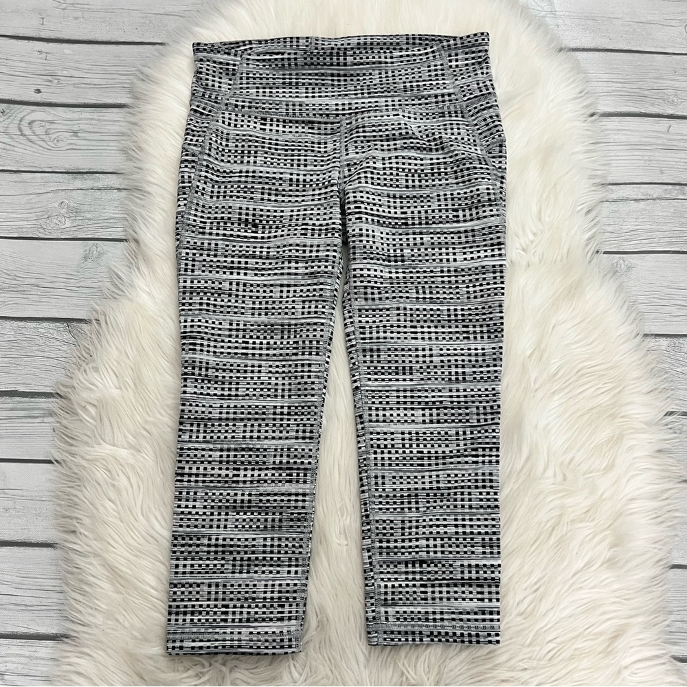 Gap Fit Gray cropped capri workout leggings